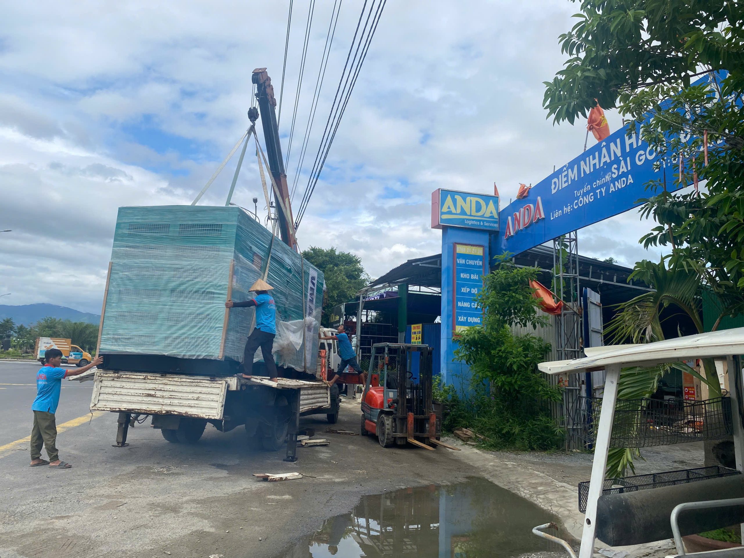 dịch vụ cẩu container, máy móc công nghiệp chuyên nghiệp tại Nha Trang