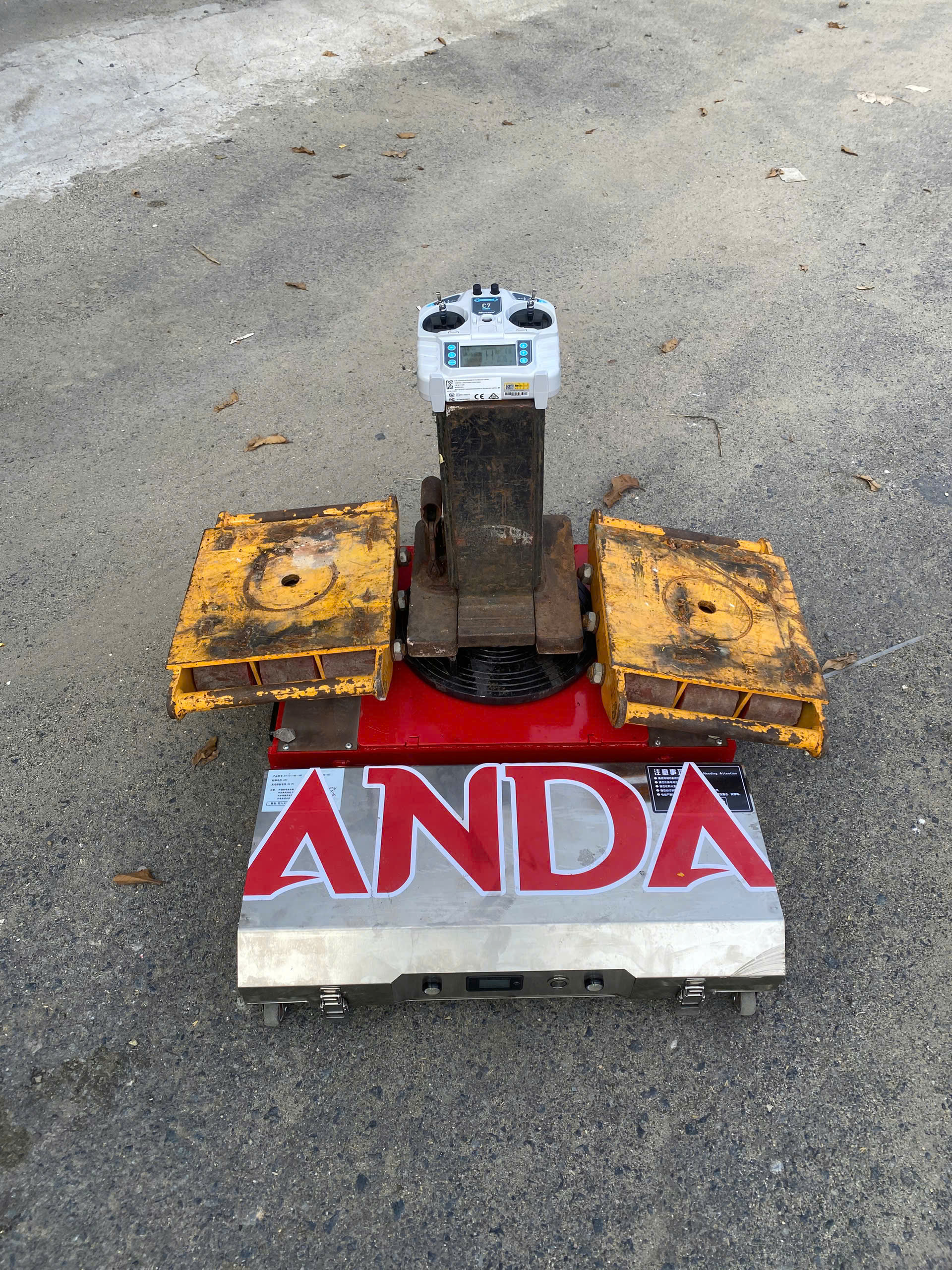 Vận chuyển đưa máy móc công nghiệp vào vị trí bằng robot tự hành