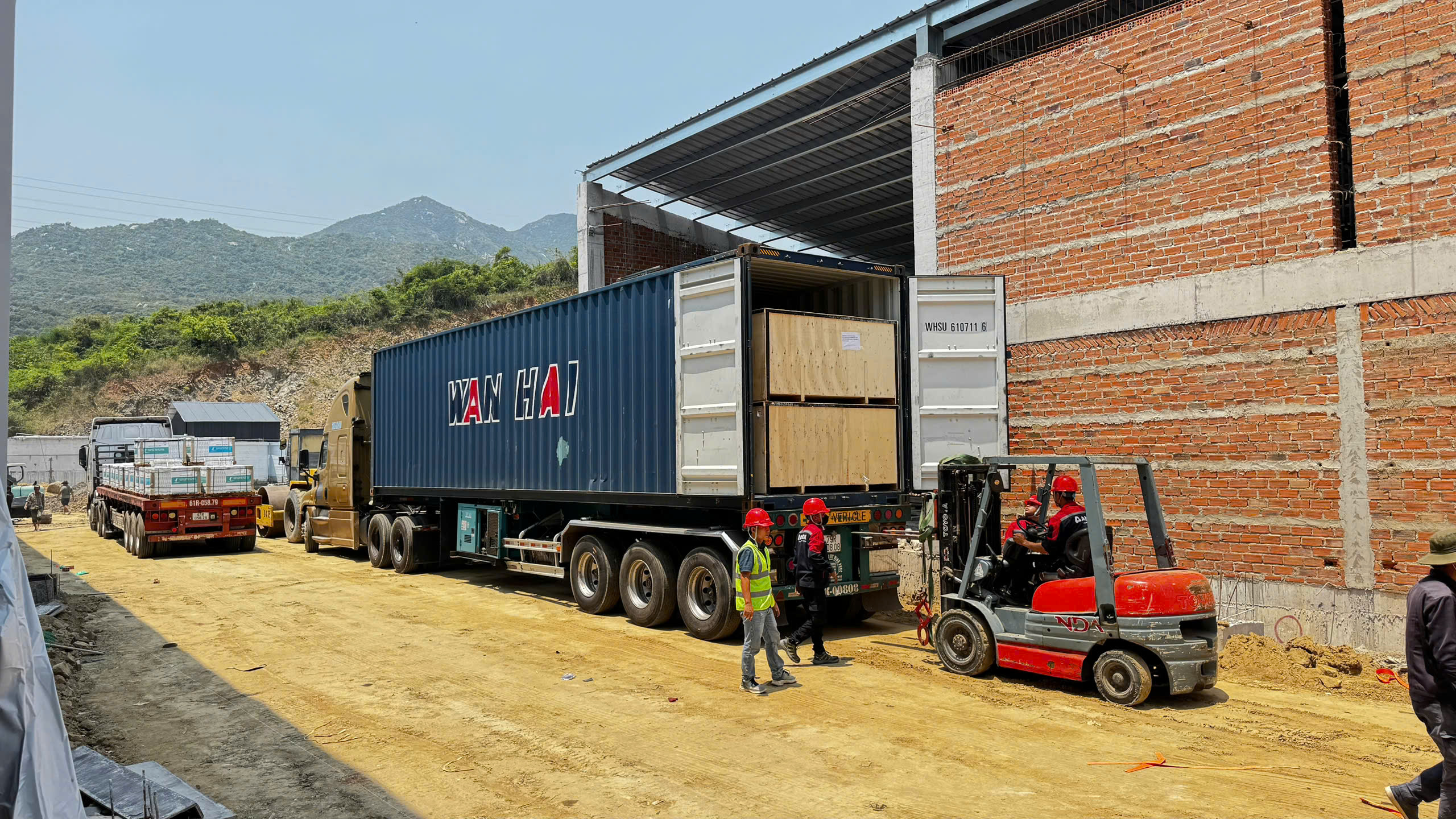 Di dời máy móc nhà xưởng trọn gói giá rẻ