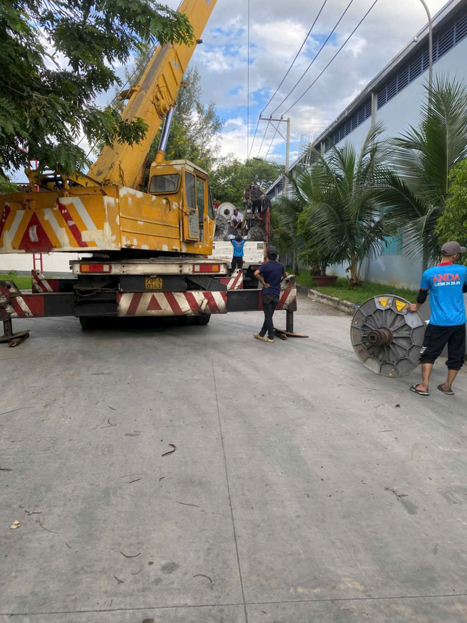 Tháo lắp và di chuyển máy móc công nghiệp